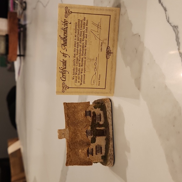 David Winter Cottages | The Dower House 1982 - Picture 2 of 7